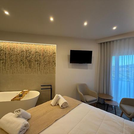 Hotel Siskets Torrente de Cinca エクステリア 写真